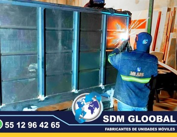 En Sdm Global Mexico Fabricacion conversion equipamiento y venta de Ambulancias de traslado en Mexico, somos fabricantes directos en Mexico. Sdm Global Mexico empresa 100% especializada en la venta fabricación conversión equipamiento de diferentes tipos de ambulancias de traslado y vehículos de emergencia, ofreciendo soluciones personalizadas para diversas necesidades en el mercado nacional.Dedicados a la fabricación de ambulancias y patrullas, ofreciendo servicios relacionados con la seguridad y emergencias, venta de unidades médicas móviles y ambulancias, además de carrocerías industriales,Somos un fabricante mexicano con más de 15 años de experiencia, especializado en la fabricación y comercialización de ambulancias y vehículos de rescate, con un enfoque en la alta calidad y el cumplimiento de normativas mexicanas.Diseñamos y equipamos ambulancias con la tecnología y los materiales necesarios para asegurar funcionalidad y seguridad, cumpliendo con las normativas mexicanas.En Sdm Global Mexico nos dedicamos a la Fabricacion conversion equipamiento y venta de Unidades Moviles Medicas Especiales en Mexico somos fabricantes directos en Mexico.